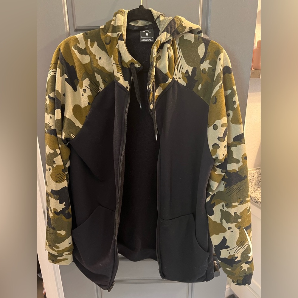 Men’s Nike zip up hoodie